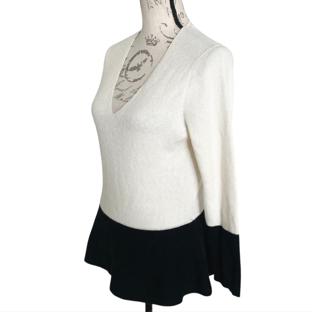 Banana Republic Cashmere wool blend V neck peplum sweater L minimalist feminine - Picture 10 of 15